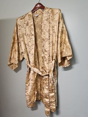 Whitby Vintage Gold Satin Floral Kimono Robe